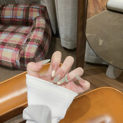 Glamouröse Stiletto-Nagelerweiterungen