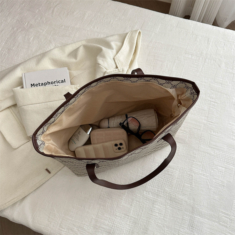 Stylische gemusterte Tragetasche
