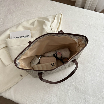 Stylische gemusterte Tragetasche