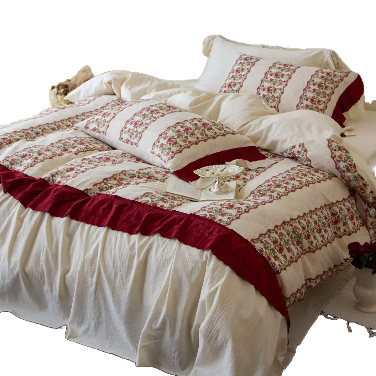 Patchwork-gestreiftes floral gesteppte Bettbezug-Set mit Rüschen Saum & Umschlagkissenbezüge
