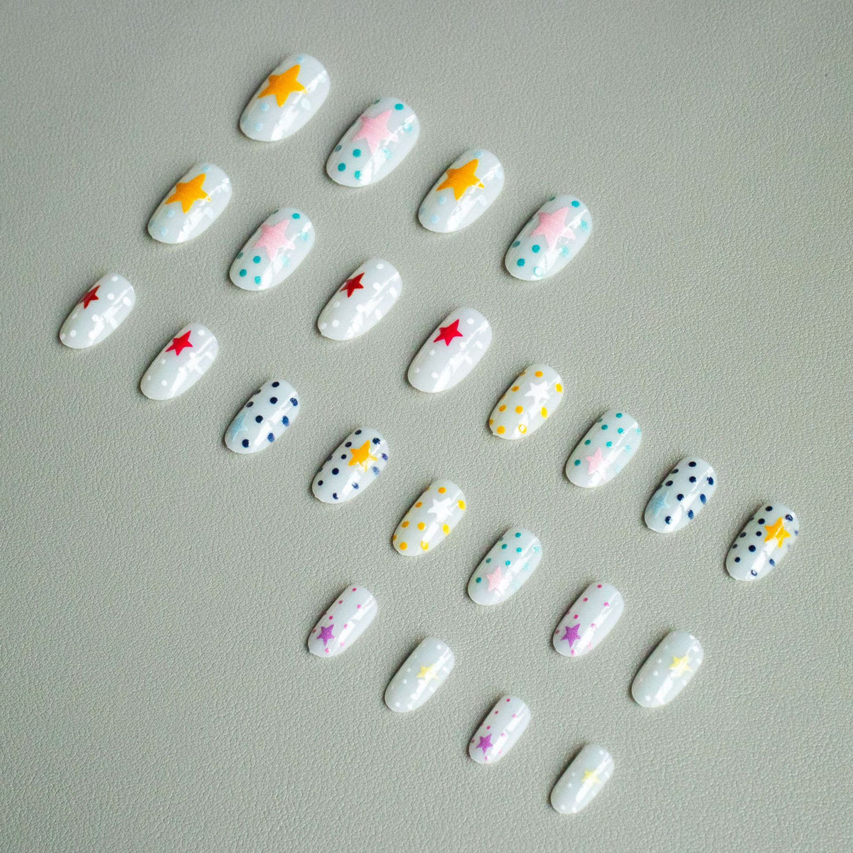Künstlerisches Stern- und Punkt-Nagelkunst-Set