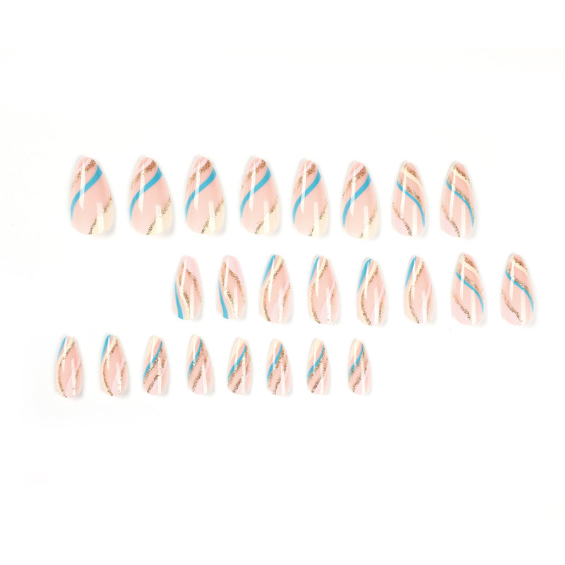 Kunstvolle Nailart mit metallic Akzenten und abstrakten Designs Brehn