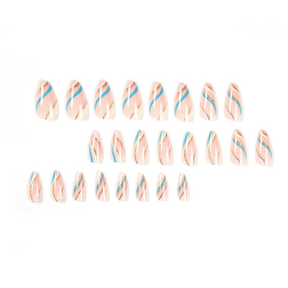 Kunstvolle Nailart mit metallic Akzenten und abstrakten Designs Brehn