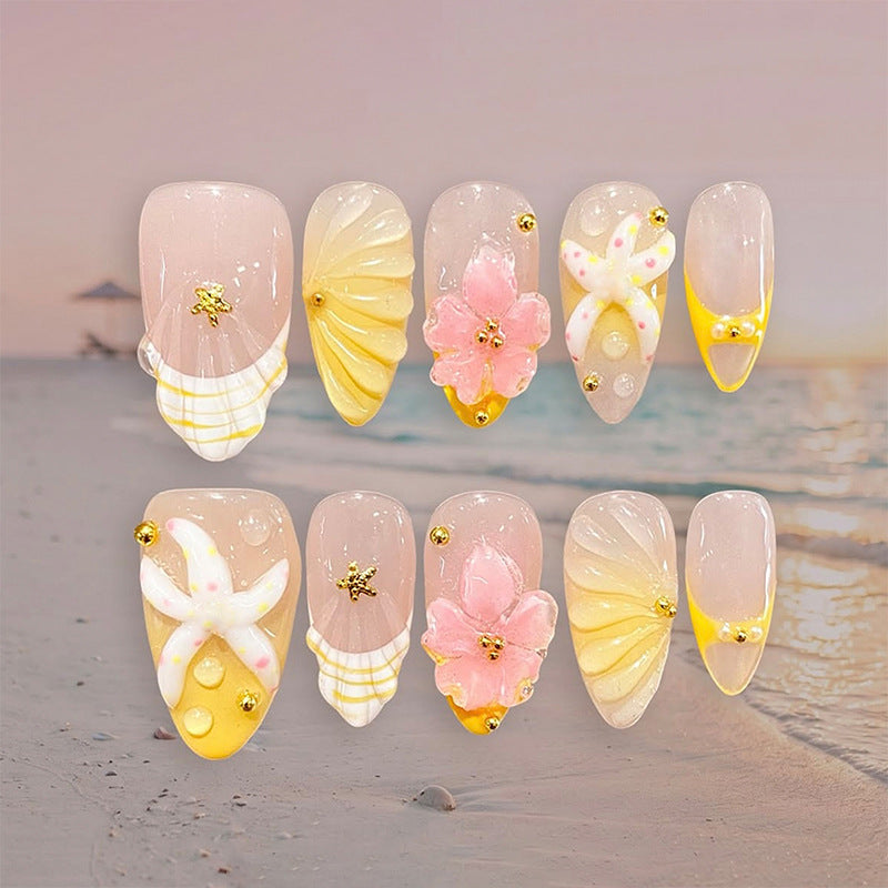 Kunstnagelset mit glamourösen floralen Designs und kreativen Glitzerakzenten Brehn
