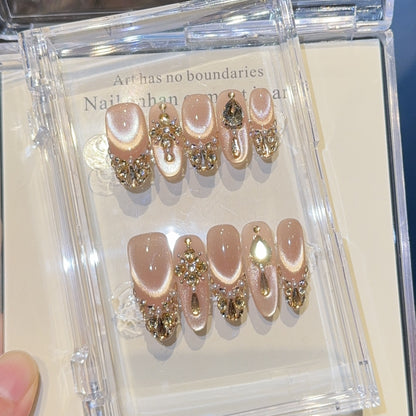 Glamouröse Kunstnägel mit Glitzerdetails Brehn