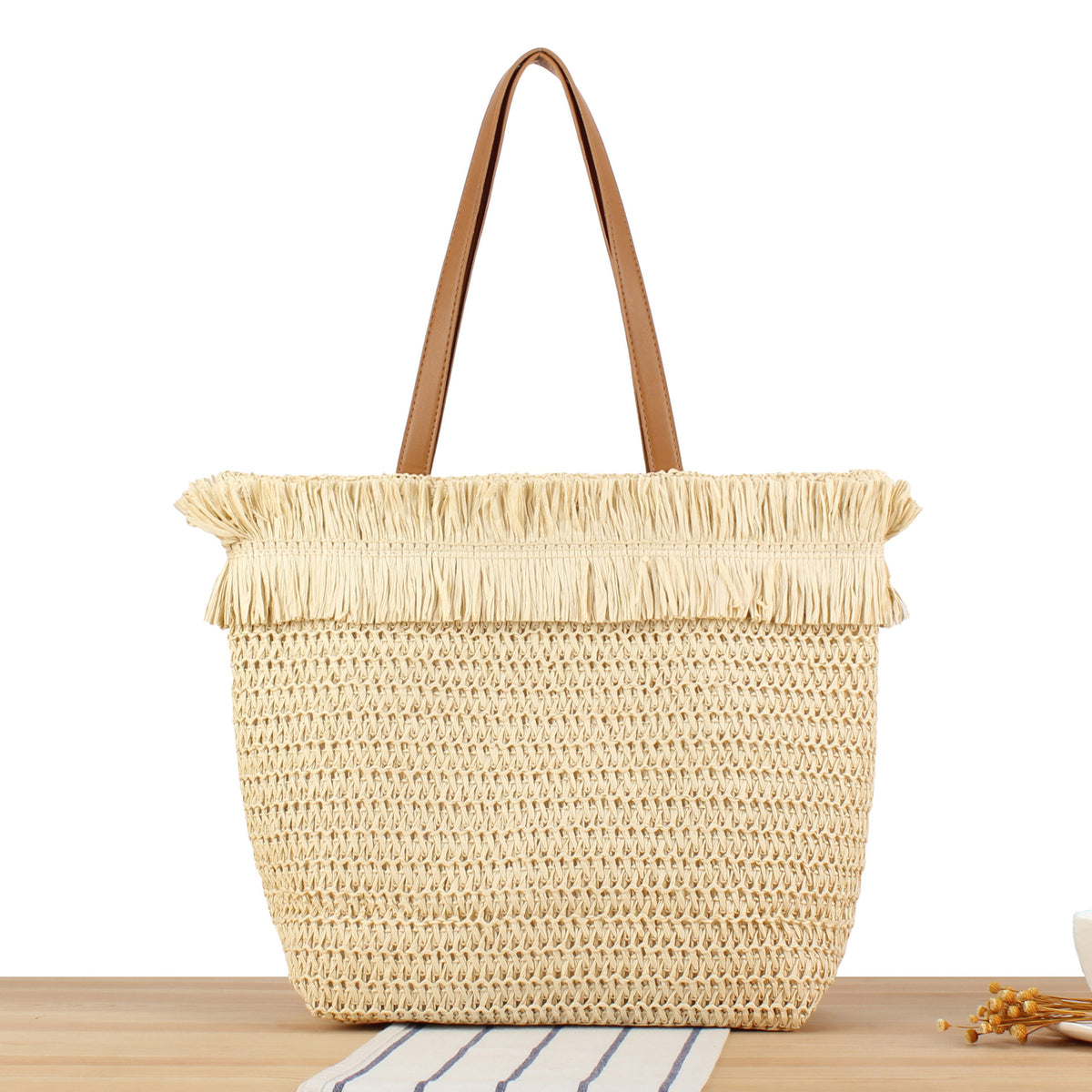 Strandtasche Aus Handgewebtem Naturmaterial mit Fransenverzierung Brehn