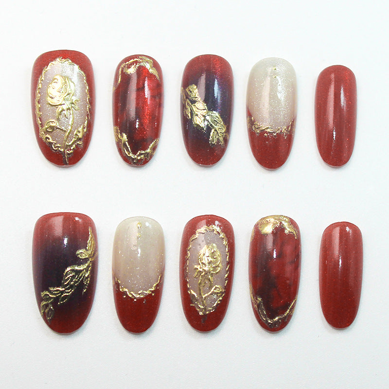 Kunstnagelset mit floralen und glamourösen Verzierungen Brehn