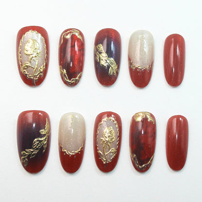 Kunstnagelset mit floralen und glamourösen Verzierungen Brehn