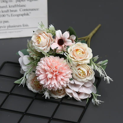 Lebensechtes Blumenstrauß-Arrangement