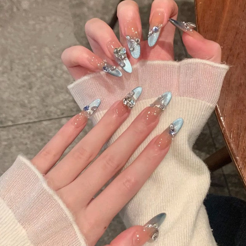 Kunstnagelset mit edlen Spitzen und Kristallakzenten Brehn