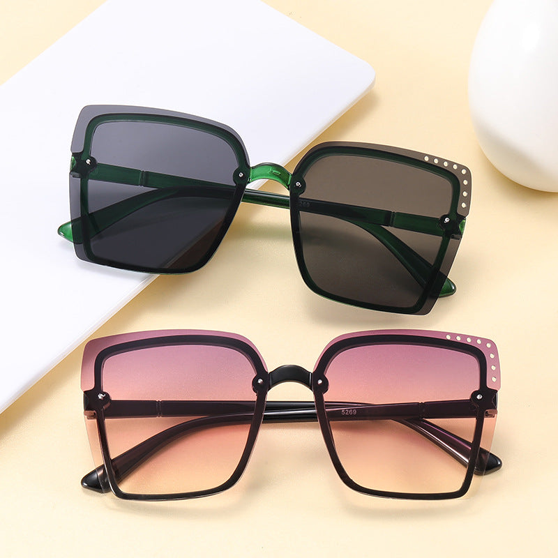 Damen Quadratische Sonnenbrille mit funkelnden Rahmenakzenten Brehn