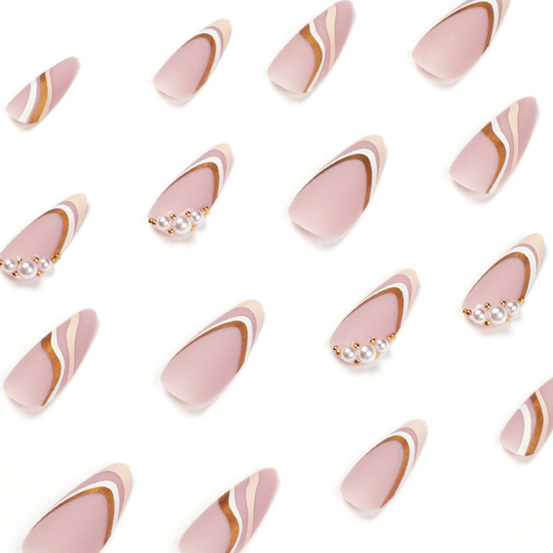 Kunstvolle Stiletto-Nägel mit elegantem Wellen-Design Brehn