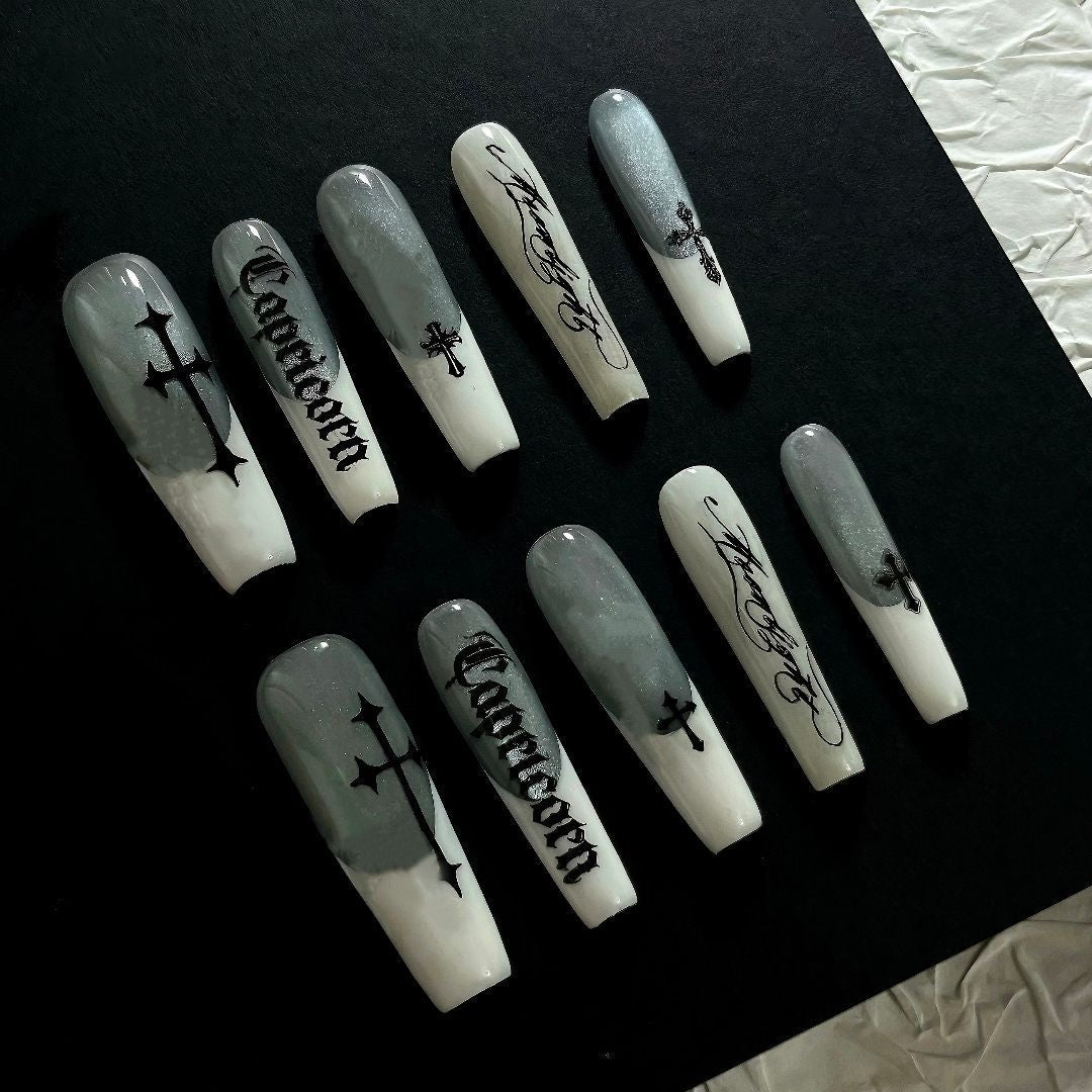 Stylische Glitzerstern-Nagelkunst Brehn