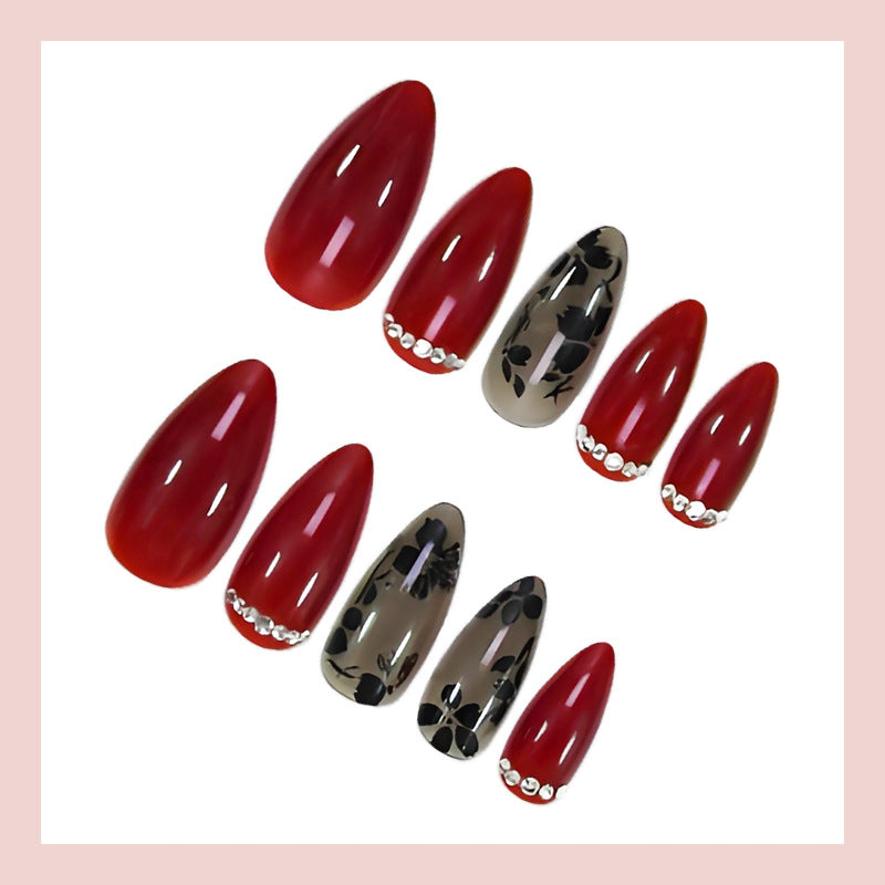Kunstnagelset mit floralen und glamourösen Akzenten Brehn