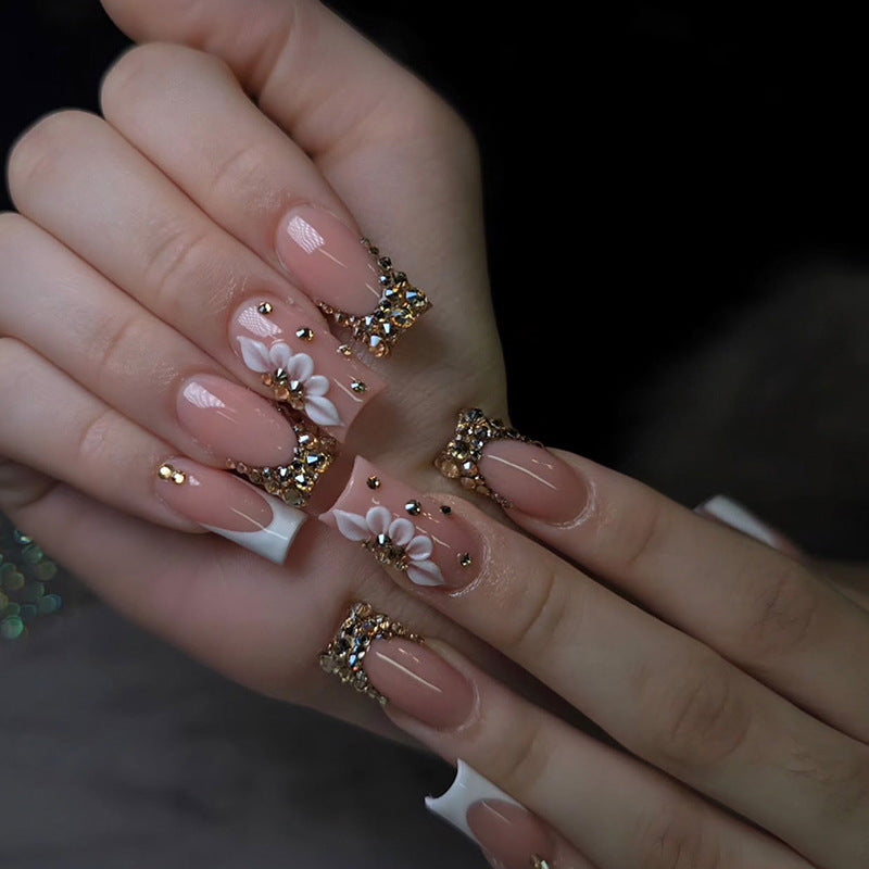 Luxuriöse mit Strass verzierte Nagelverlängerungen Brehn