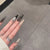 Künstlerisches Stiletto Press-On Nagelset mit floralen und geometrischen Akzenten Brehn