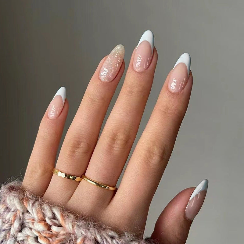 Kunstvolle Nagelverlängerungen mit elegantem French-Tip Brehn