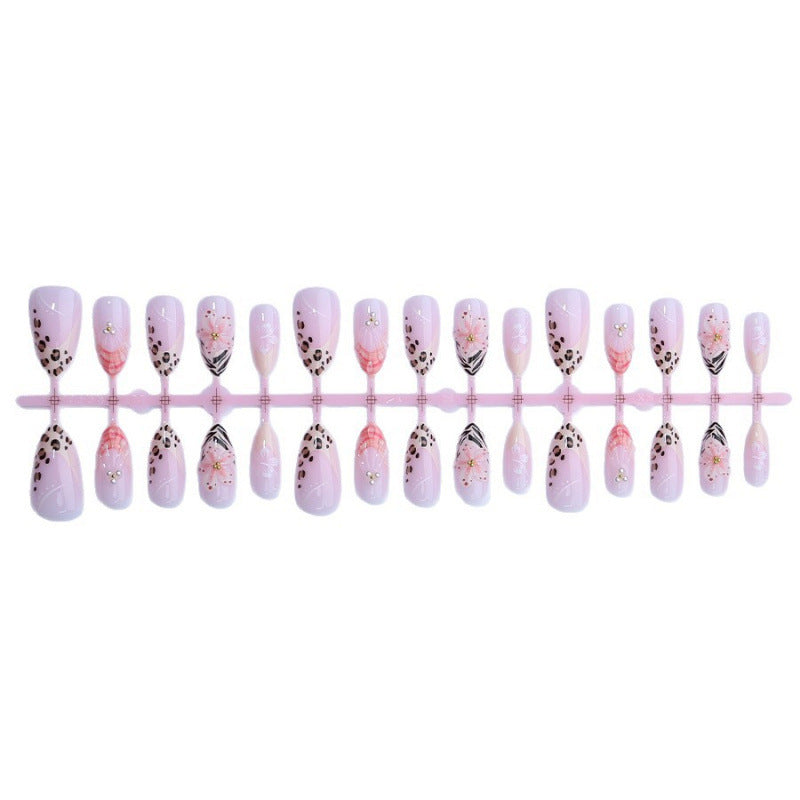 Exklusive 3D Nagelkunst mit floralen Designs Brehn