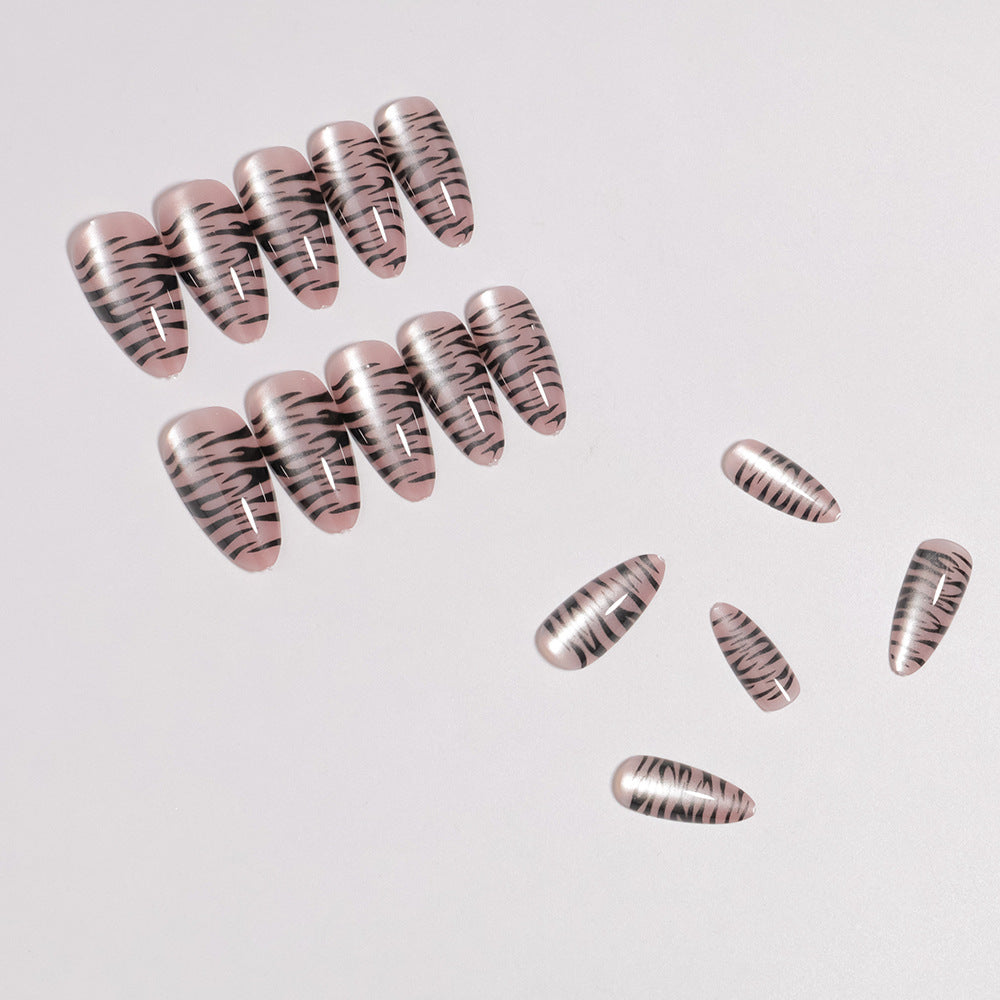 Künstlerisches Druck-Nagelset mit Tigerstreifen-Design Brehn