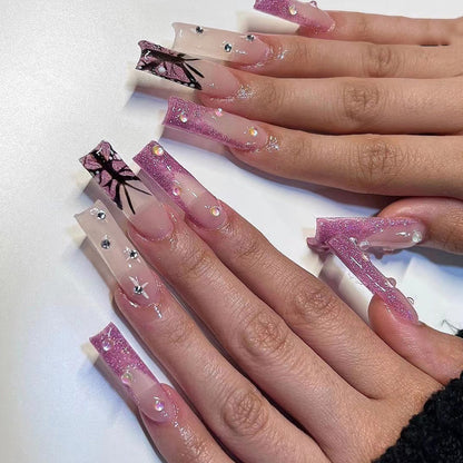 Kunstvolle Stiletto-Nägel mit floralen und glitzernden Akzenten Brehn