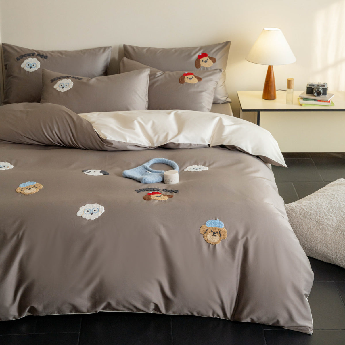 Bestickte Baumwollsatin Wendebettwäsche mit verspielter Patches Applikation