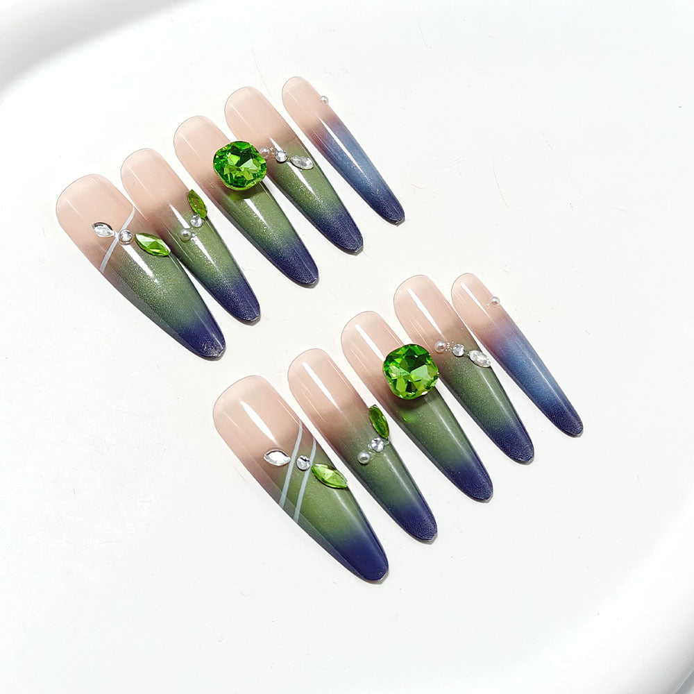 Kunstnägel mit Elegantem Ombre-Design und Funkelnden Akzenten Brehn