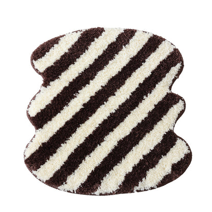 Hochfloriger Badematten-Teppich mit diagonaler Streifenstruktur und organischer Form Brehn