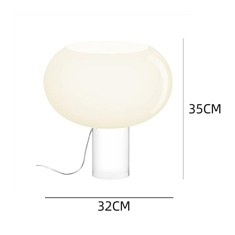 Moderne Tischlampe mit elegantem Globusschirm