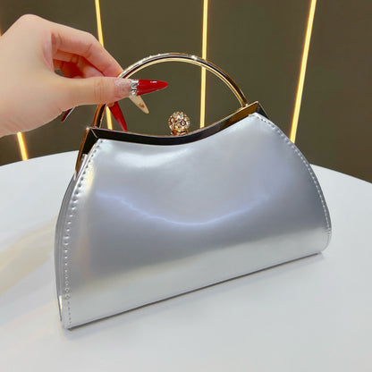 Vintage-inspirierte Handtasche aus patentiertem Leder