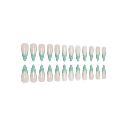 Aufwendige 3D-skulptierte Nagelverzierungen Brehn