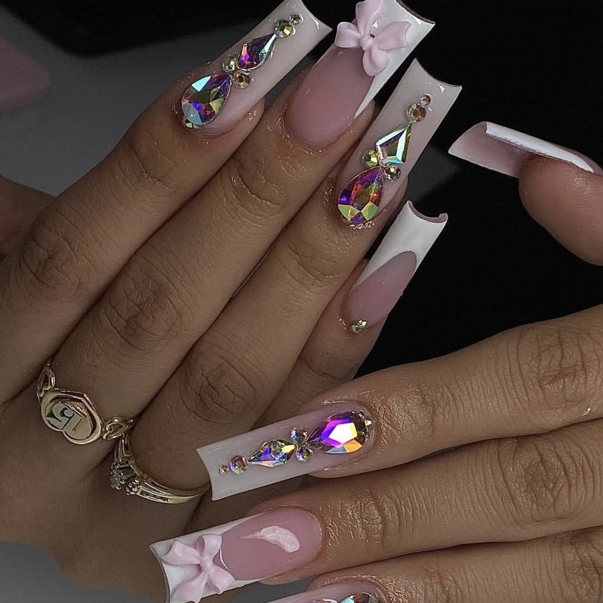 Elegante 3D Edelstein- und Blumen-Acrylic-Nagelkunstverlängerungen Brehn