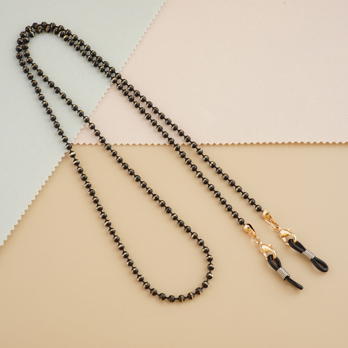 Stylische Perlen-Brillenband Brehn