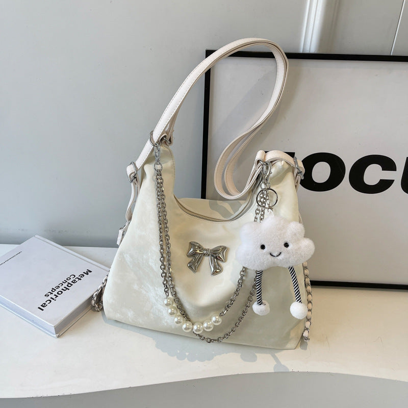 Modische Handtasche mit Einzigartigem Anhänger und Kettenakzenten Brehn