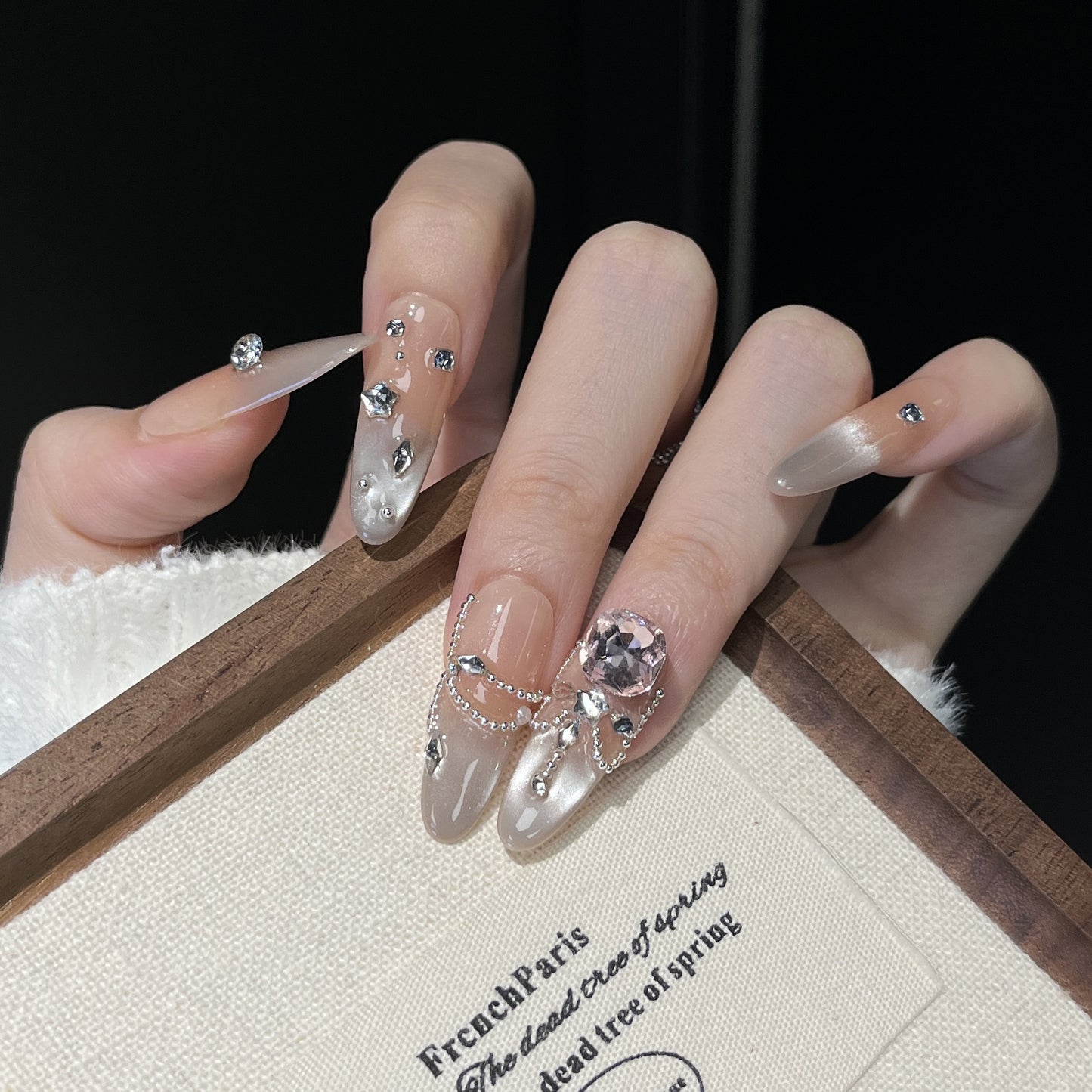 Luxus mit Rhinestones verzierten Nagelkunstverlängerungen Brehn