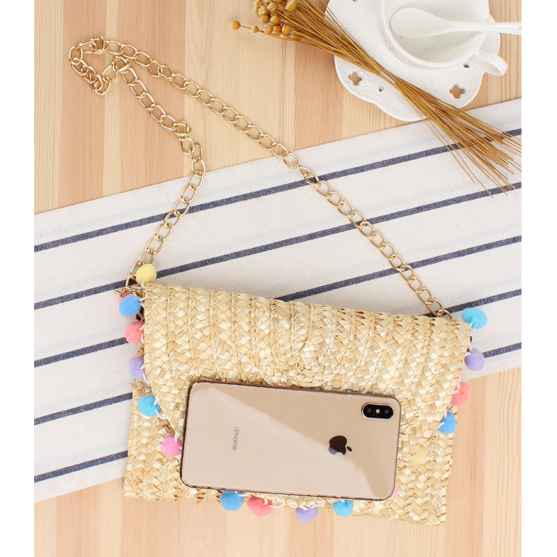 Clutch Aus Handgewebtem Naturmaterial mit Dekorativen Pompons Brehn