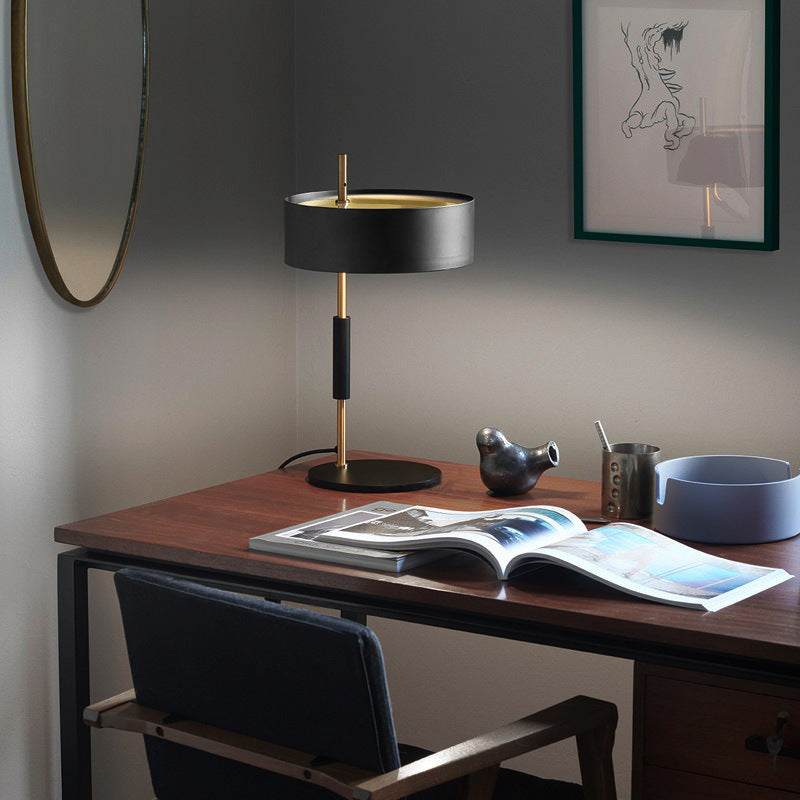 Moderne Tischlampe mit stilvollem Design