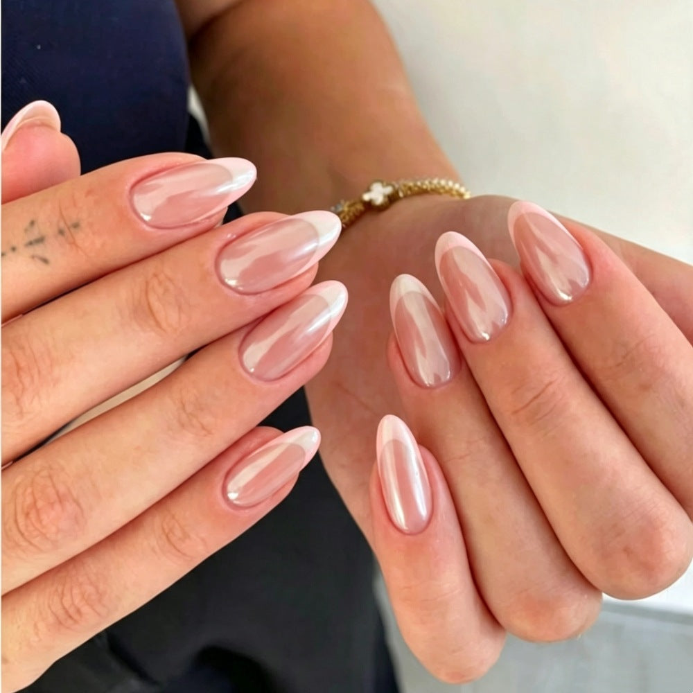 Hochwertige Kunstnägel mit Elegantem French-Tip Design Brehn