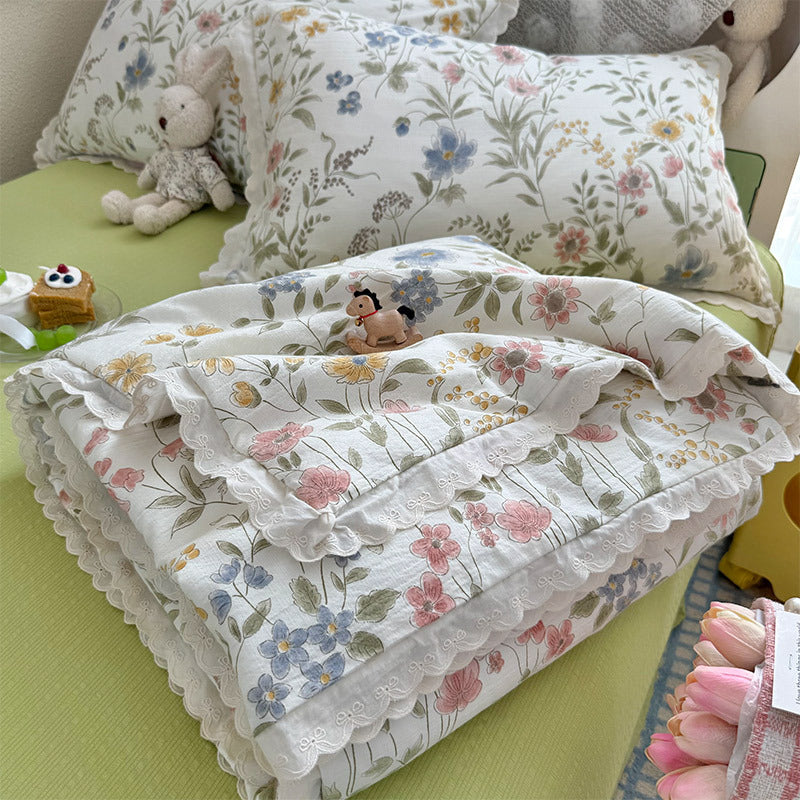 Damen Kuschelige Tagesdecke mit verspieltem Blumenmuster Brehn