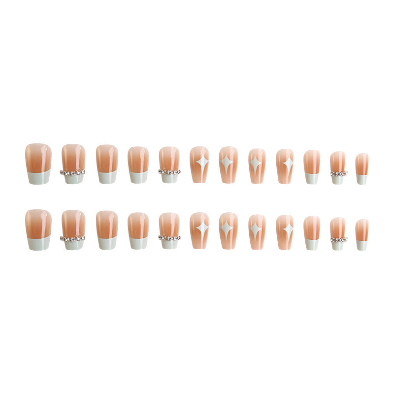 Kunstnagelset mit eleganten geometrischen Verzierungen Brehn
