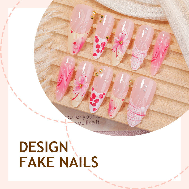 Kreatives Kunstnagelset mit floralen und glitzernden Akzenten Brehn