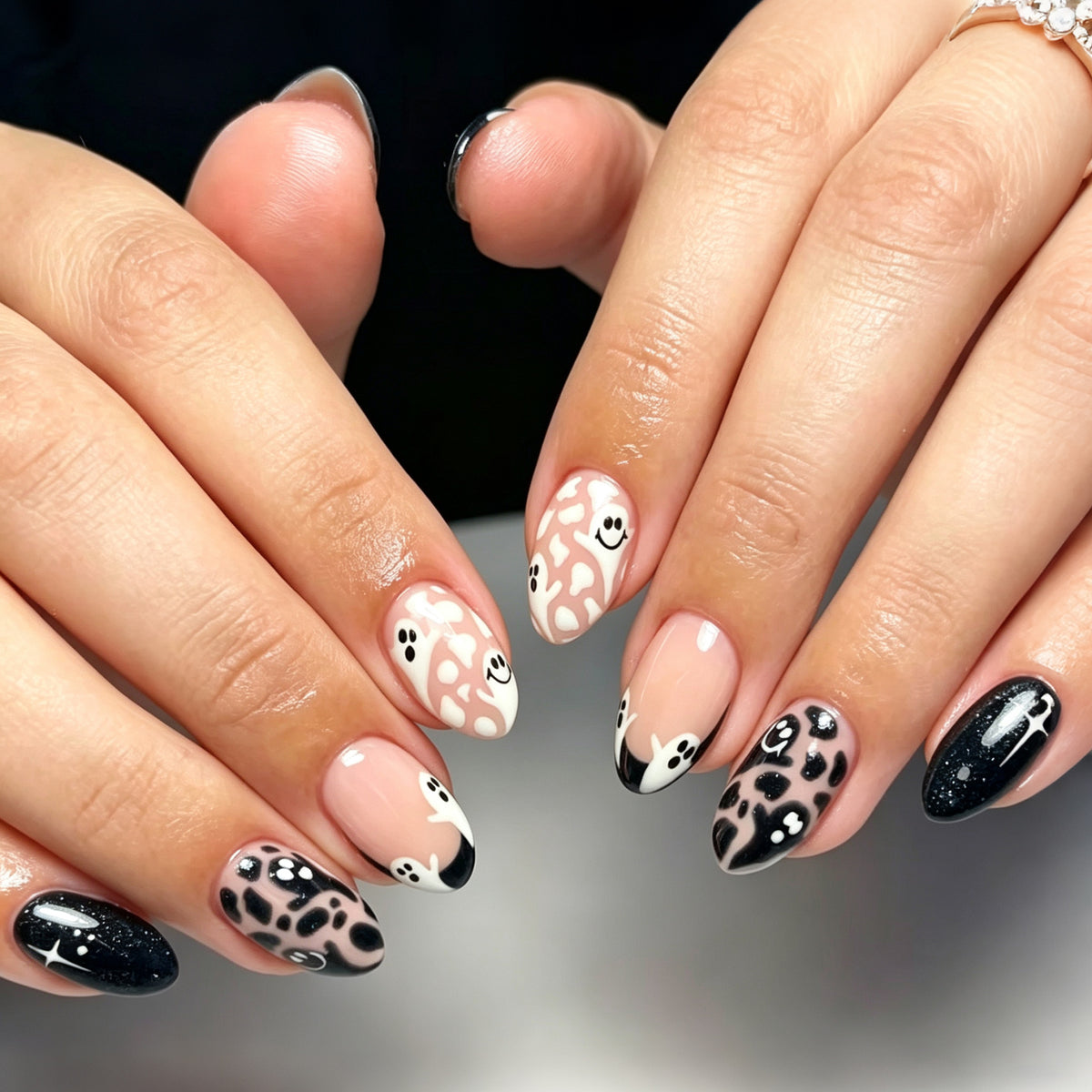 Halloween-Themen Geist und Leopardenmuster Press-On Nagelkunst