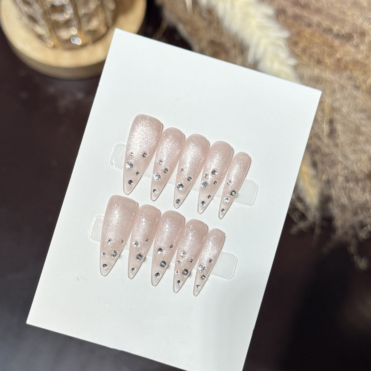 Elegante mit Strass veredelte Stiletto Press-On Nägel Brehn