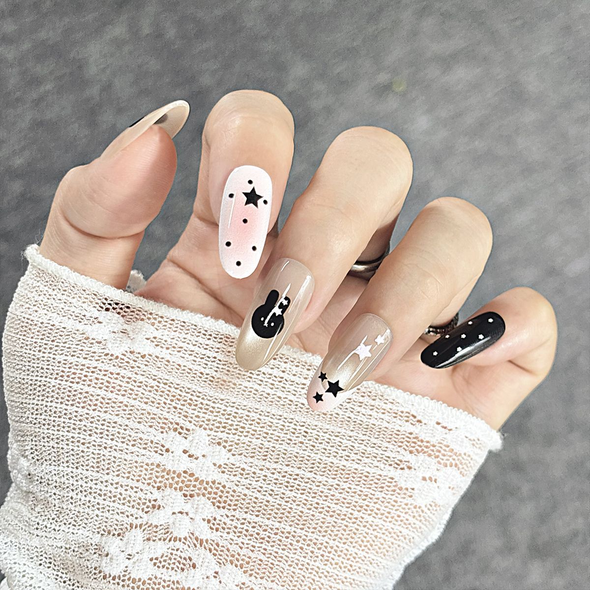 Künstlerisches Press-On Nageldesign Brehn