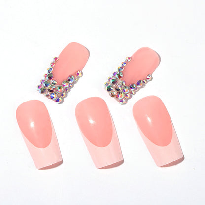 Stylische Nagelverlängerungen mit Glitzer-Design Brehn