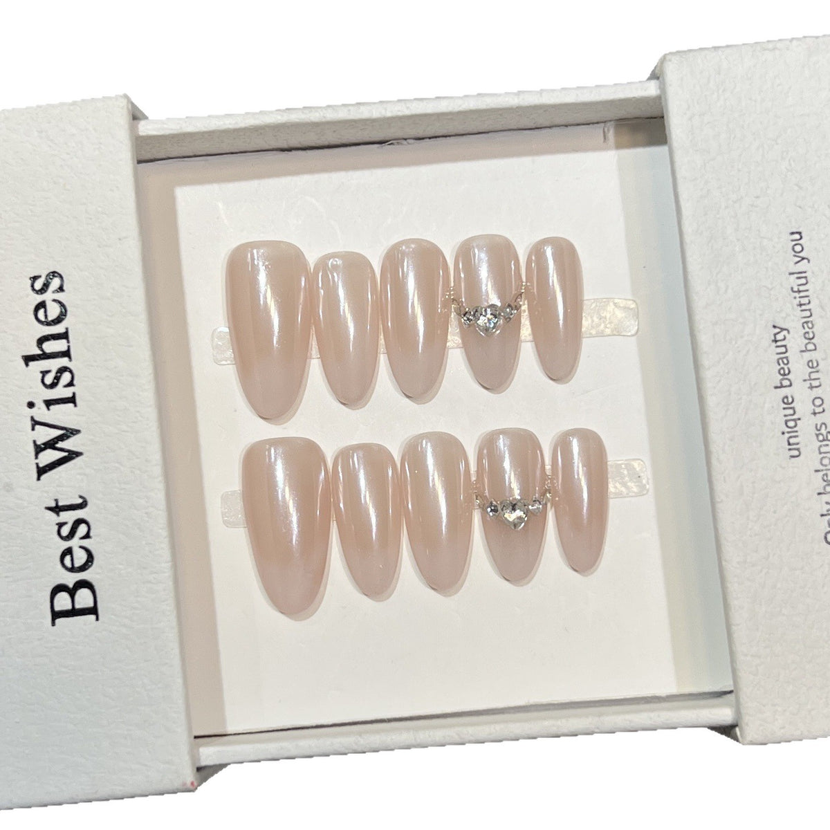 Elegantes dekoratives Press-On-Nagelset mit Strass-Akzenten Brehn