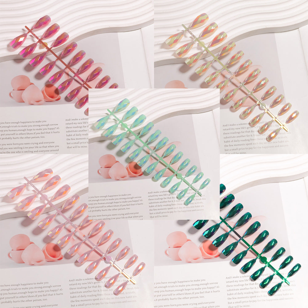 Künstlerisches Press-On-Nagel-Set mit geometrischem Design Brehn