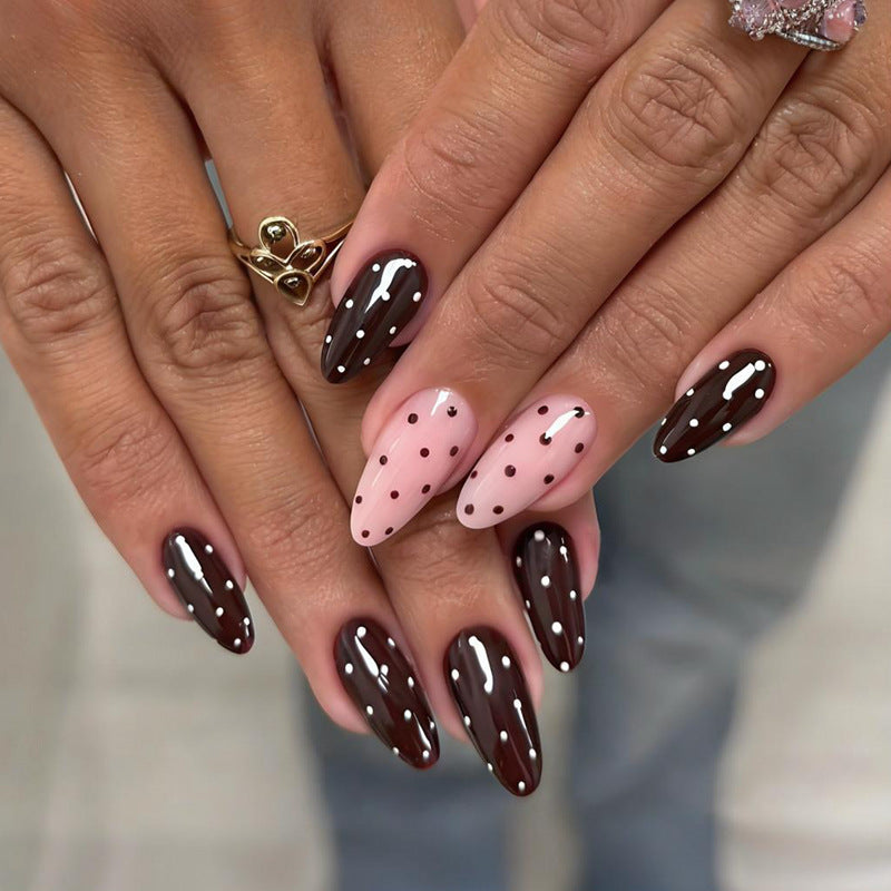 Kunstnagelset mit elegantem Polka-Dot Design Brehn
