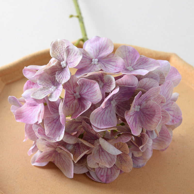 Dekorativer Kunstblumenstrauß
