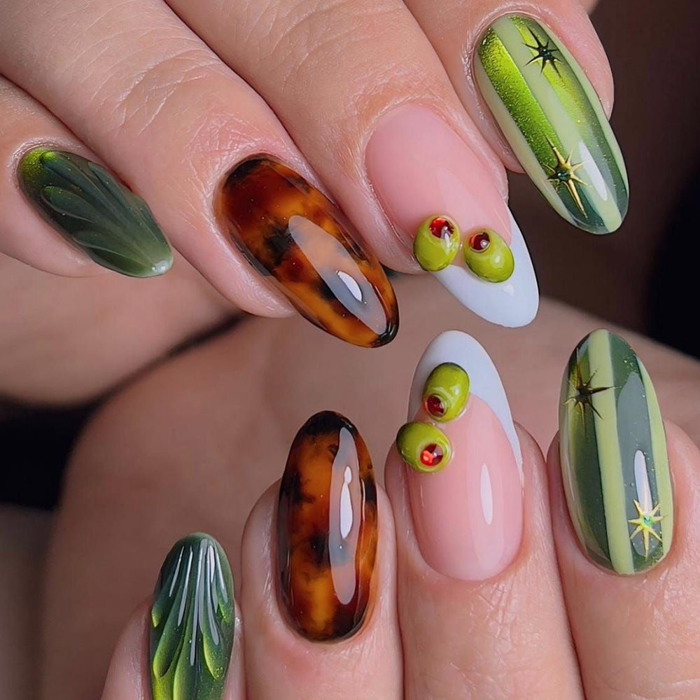 Elegante Kunstnägel mit Botanischen Designs Brehn