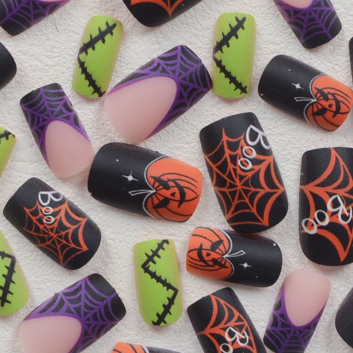 Kreatives Halloween Nageldesign Brehn